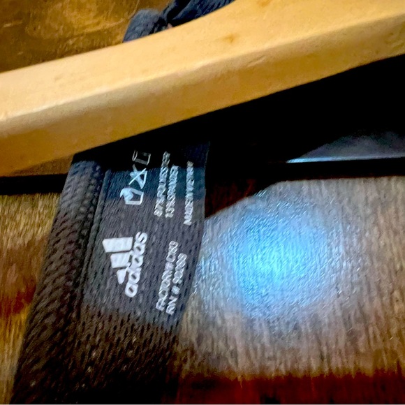 Adidas golf visor with velcro back. Pink lettering and gray visor. ‘ - Picture 4 of 5